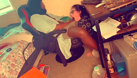 Deep throating on the desk of a hardcore brunette video