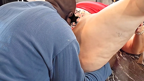 Mature with a big ass gets a hot blowjob from a BBW guy